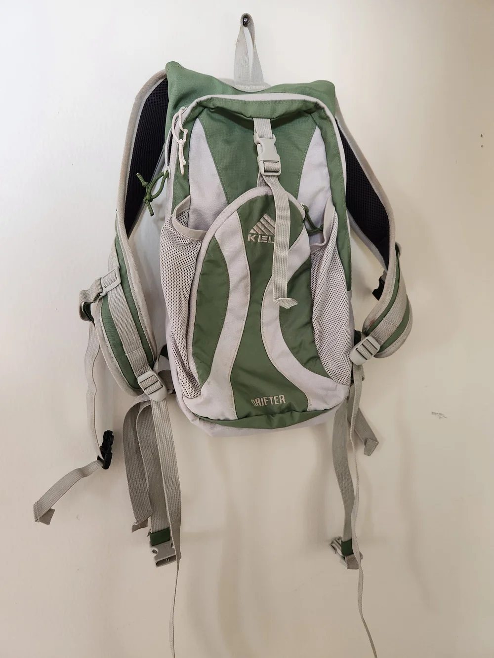Keen Drifter Men's Backpack in Green and Light Gray